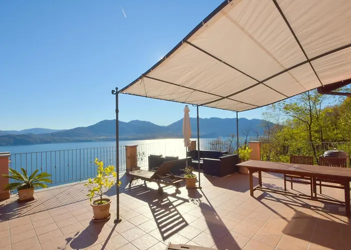 Oggebbio Getaway With Views Διαμέρισμα *